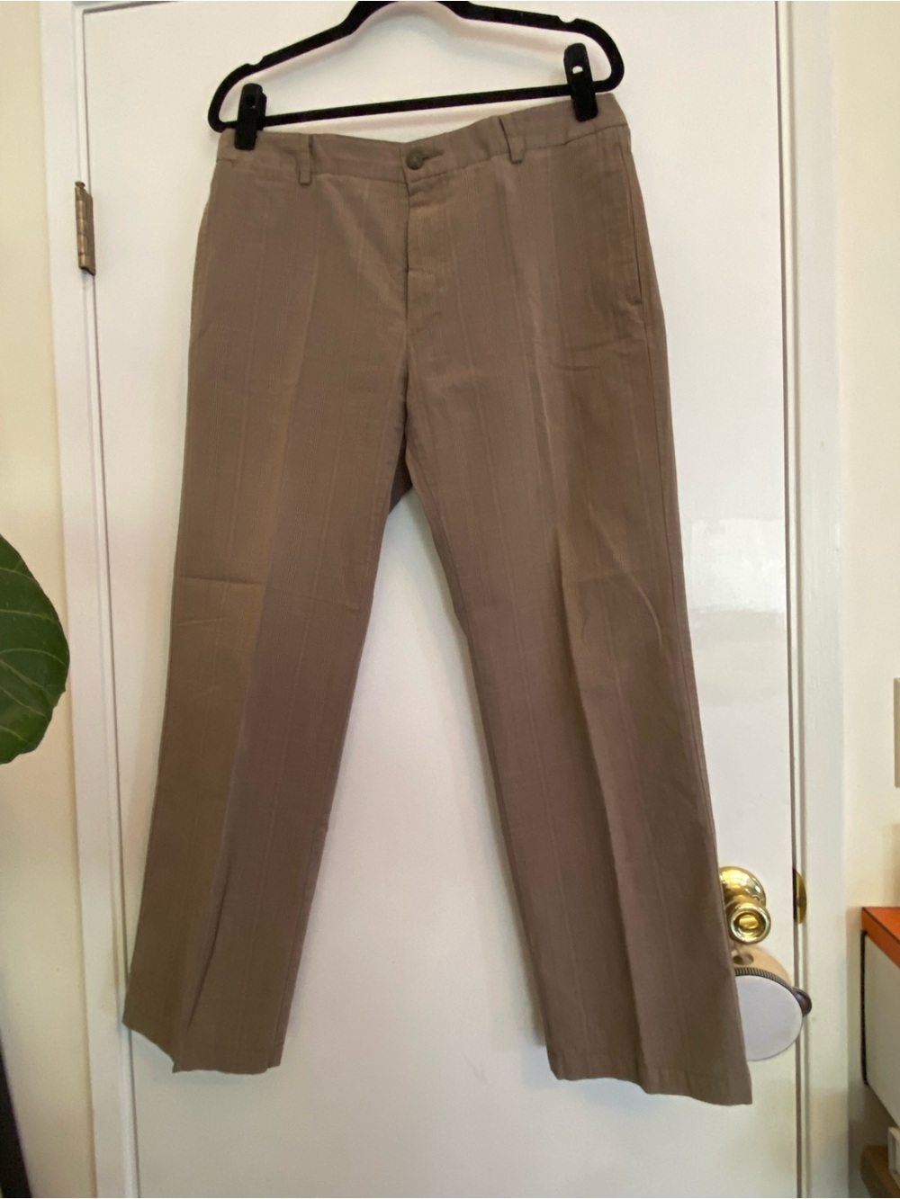 Dockers Men's Khaki Straight-Leg Chinos in Light Brown